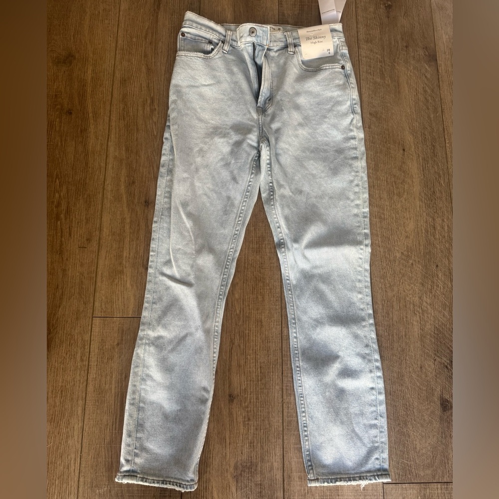 NWT Abercrombie Jeans The Skinny High Rise Size 28 (6)